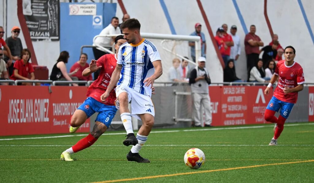 José Carlos en una acción del partido en El Llano del Beal.