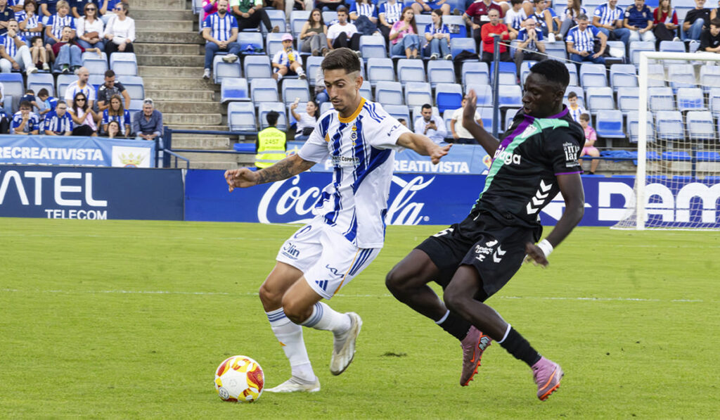 Mario da Costa en una acción del partido ante el Malagueño.