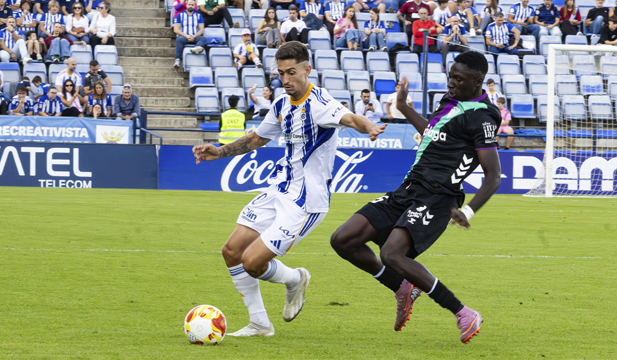 Mario da Costa en una acción del partido ante el Malagueño.