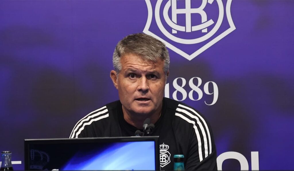 Pedro Morilla en la sala de prensa del Nuevo Colombino en el post partido del Recre-Atl. Malagueño.