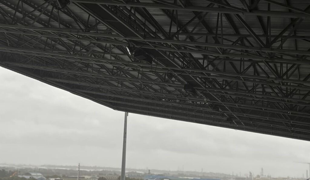 El estado de la visera de Tribuna del Nuevo Colombino.