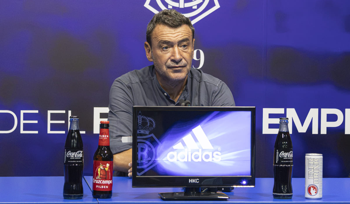 Jesús Galván atendiendo a los medios tras la LVII edición del Trofeo Colombino